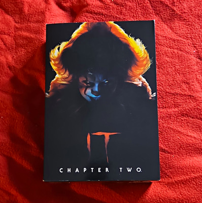 Pennywise Es Kapitel 2 Reel Toys mit Zubehör & Wechselkopf, NECA Action-Figur