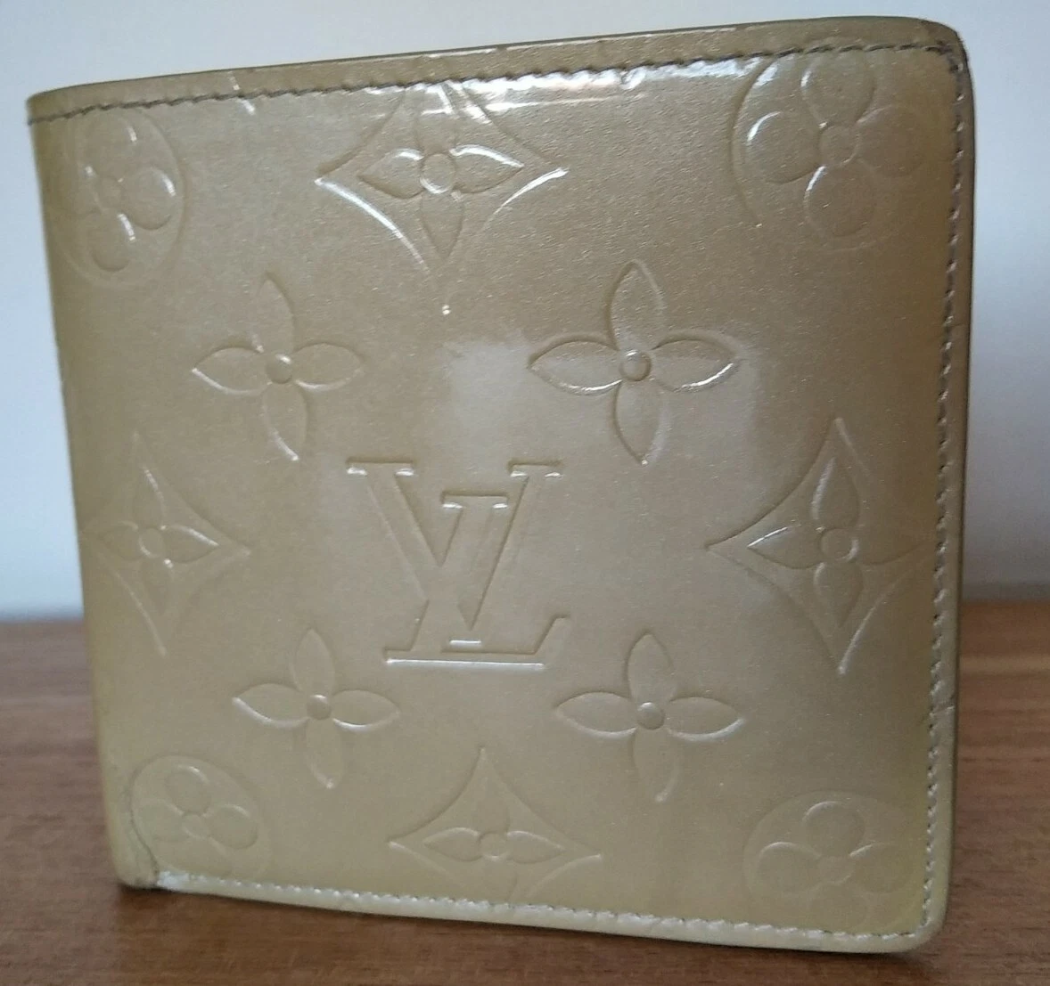 Beige patent leather purse sale