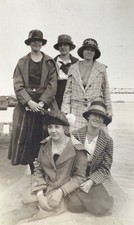 VTG 1915 Original PHOTO 5 Pretty Edwardian Young Ladies School Girls Outdoors