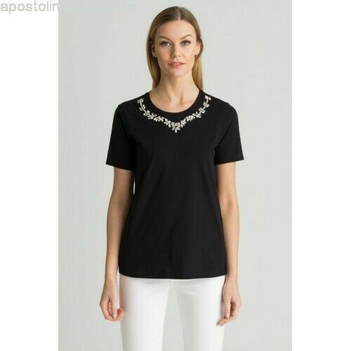 Come indossare e abbinare una t-shirt girocollo nera con un abito nero (25  outfit) | Lookastic