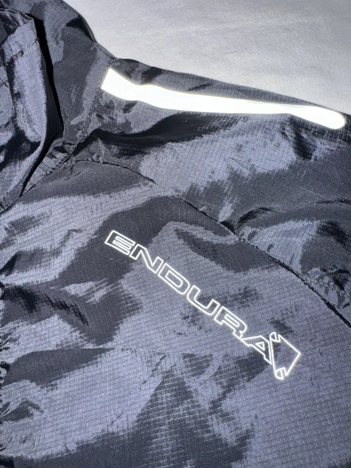 Chaqueta Para Hombre Endura Pakajak Negra Ciclismo Bicicleta Pequeña Ligera ¡NUEVA SIN ETIQUETAS! Foto 2 de 4