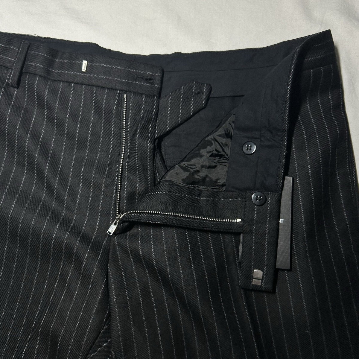 パンツ Saint Laurent Pinstriped Wool Straight-Leg Pants Pinstripe wool and cashmere suit pants in grey - Saint