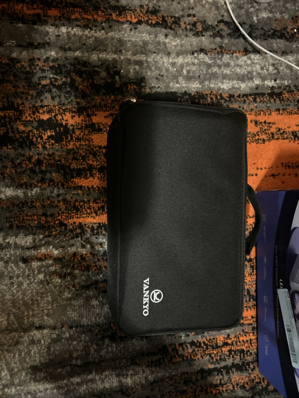 Vankyo Leisure3 480p Mini Projector - White. Open Box.