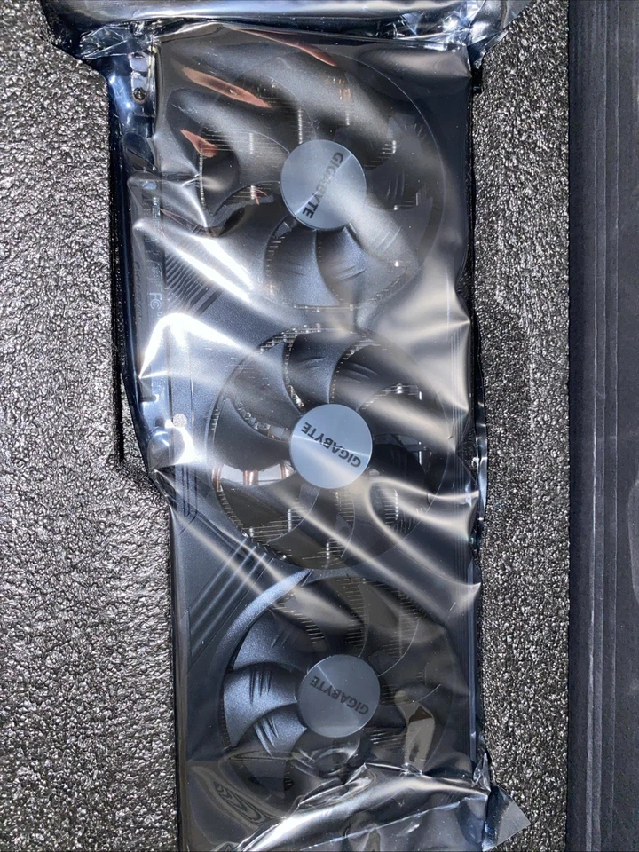 GIGABYTE Radeon RX 7700 XT GAMING OC 12GB GDDR6 Graphics Card - Image 3 of 3