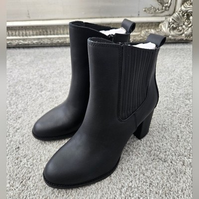 Blondo Giada Waterproof Leather Bootie. Black. Size 7.5. New.Lend a touch of s