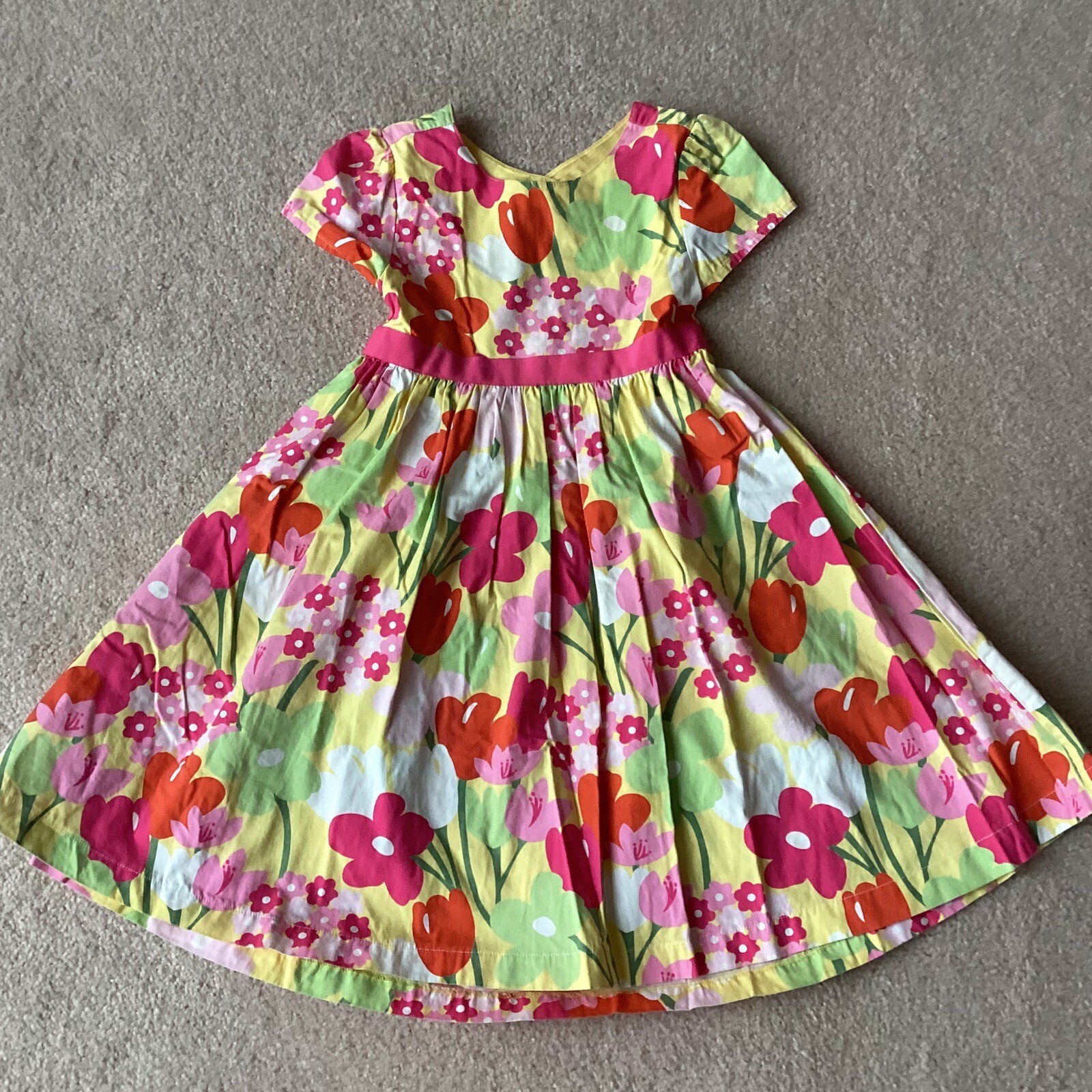 GYMBOREE SUNDRESS, 5, BRIGHT FLORAL PRINT, CUT OUT BACK WITH ZIP, SHORT SLEEVED-image