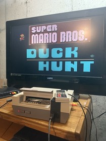 Original Nintendo NES Console Bundle Lot w/ 21 Games  Controllers Manuals Tested