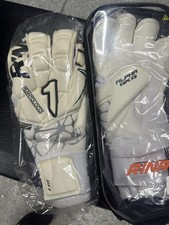 Rinat SANTOLOCO  Goalkeeper Gloves Size 9