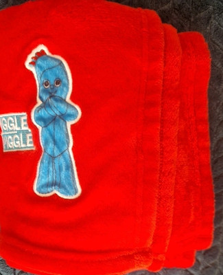 Iggle Piggle Fleece Babydecke rot TJM im Nachtgarten ITNG ohne Pflegeetikett