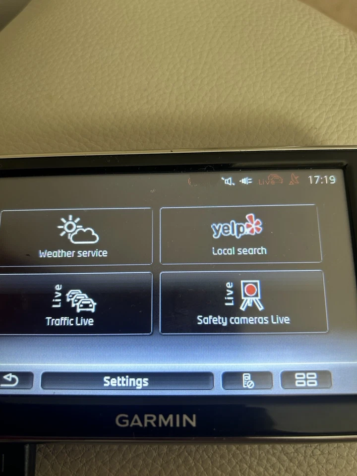 Asiento Garmin usado, Mii, Skoda Citigo, VW Up. Tallo de conexión también suministrado Foto 4 de 4