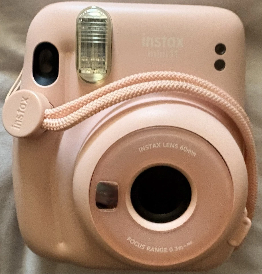 Fugifilm Mini 11 Camera Bundle with Film - Image 3 of 3