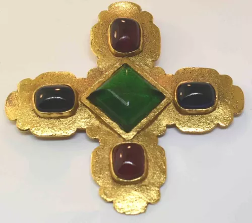 CHANEL - GOLD GRIPOIX MALTESE CROSS BROOCH PIN 1984-1992