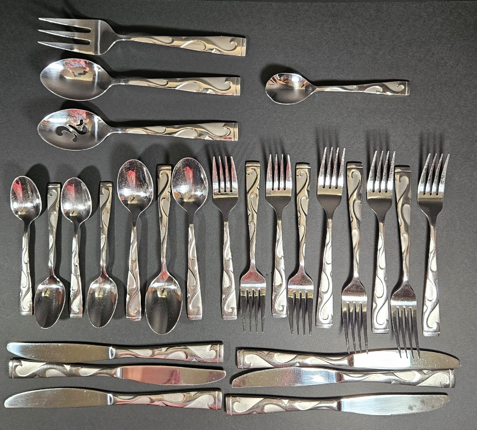Oneida Tuscany Stainless Steel Flatware and Hostess Serving Set 26