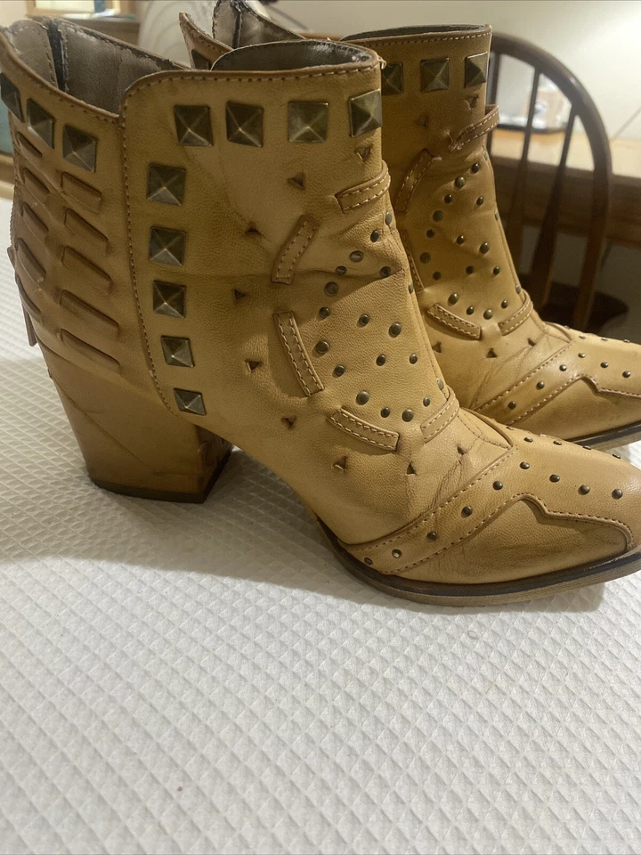 Botines occidentales para mujer color tostado con tachuelas MICHAEL ANTONIO talla 7,5 Foto 2 de 4