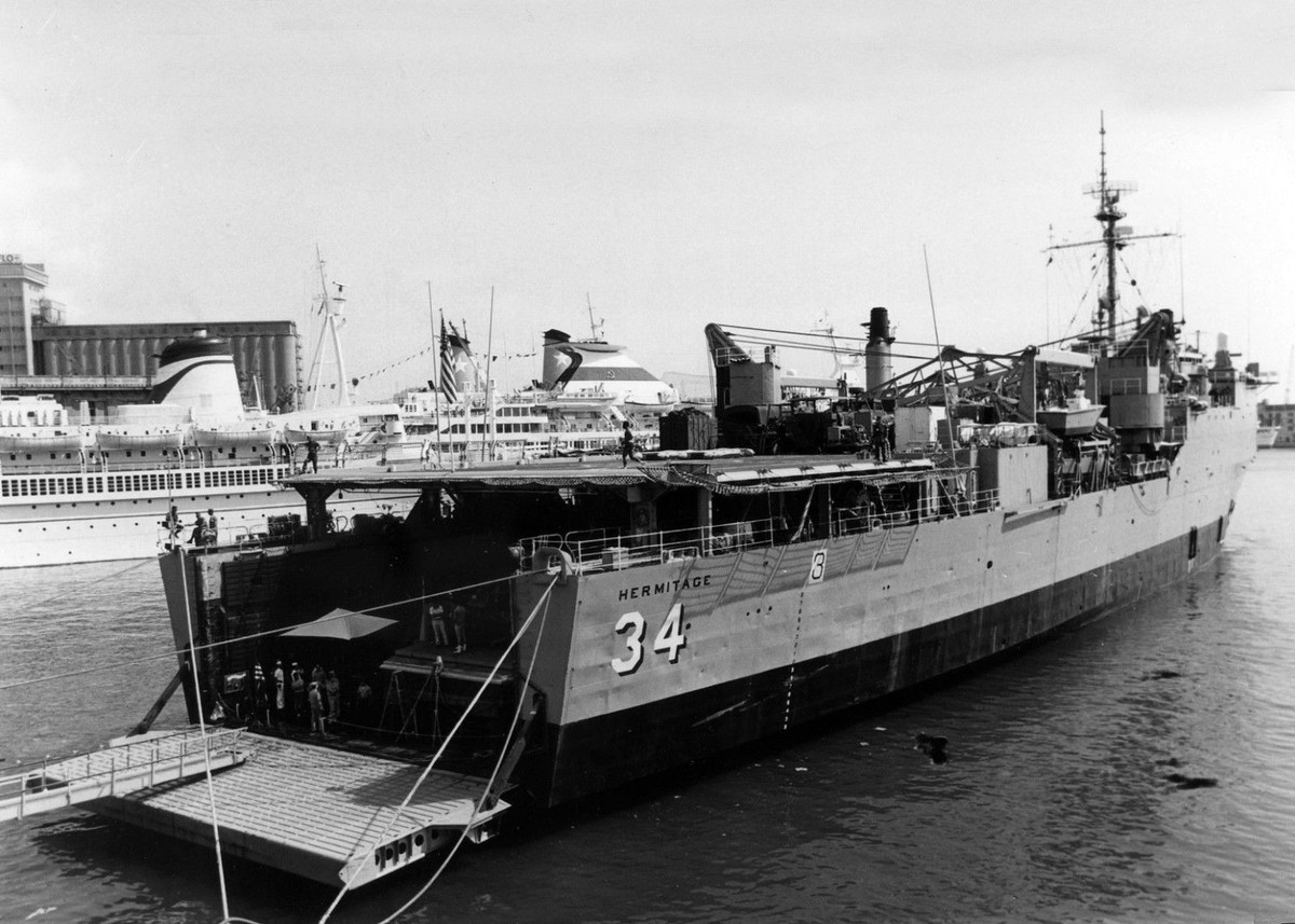USS HERMITAGE 8X10 PHOTO LSD-34 NAVY US USA MILITARY DOCK LANDING