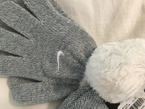 NEW Nike Girl’s White Silver Glitter Pom Knit Beanie Hat and Gloves Set 4 - 6x - Picture 2 of 4