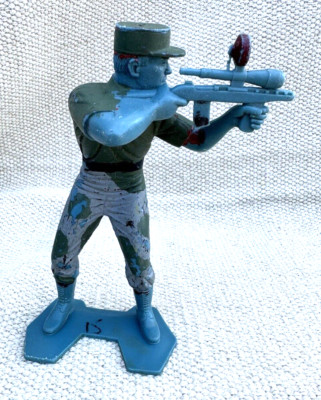Figurine Plastic Action Figure Thrush Agent No 1 Uncle ? Man Telescope Gun Green