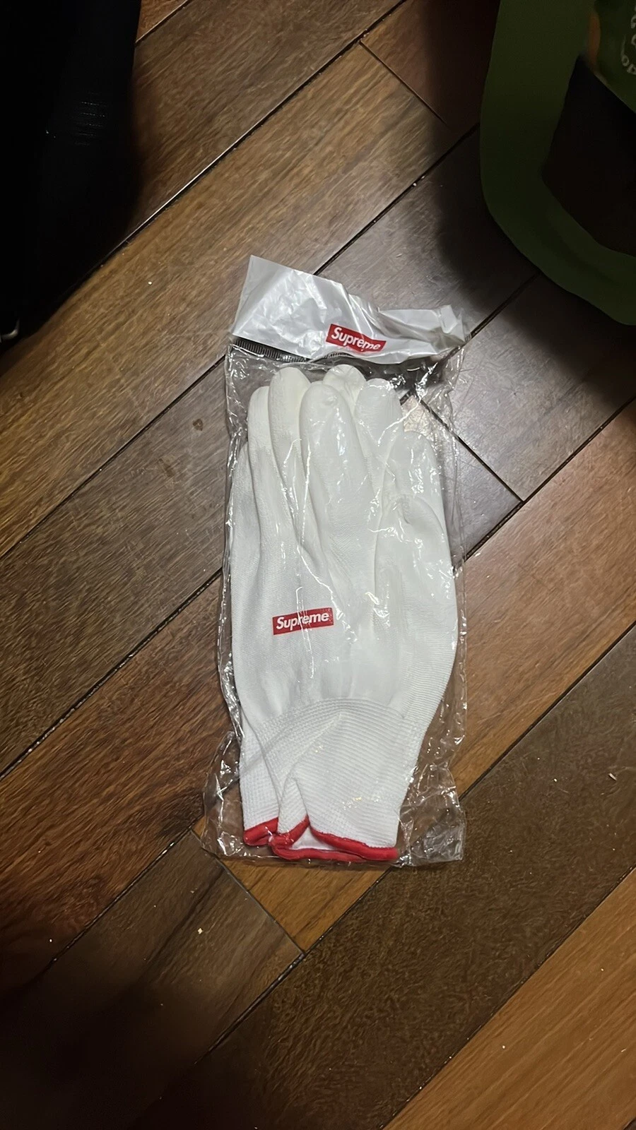 EN MAIN * NEUF gants caoutchoutés blancs authentiques Supreme FW20