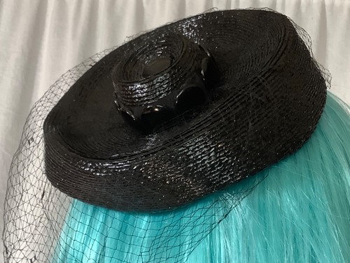 vintage Black glossy straw Pillbox hat Mod GoGo cocktail Mr John 60s fascinator - Picture 3 of 7