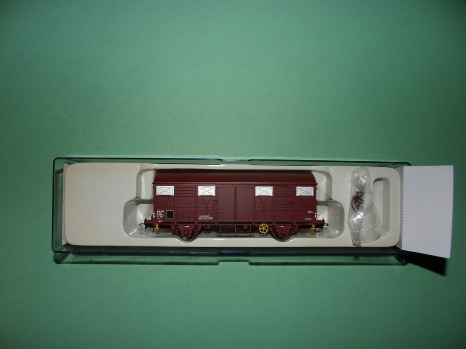Wagon Couvert Court ELECTROTREN 1813 – HO – Neuf