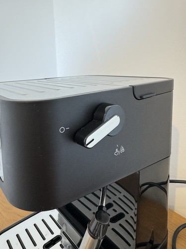 De’Longhi Stilosa Espresso Machine – Fully Working – Minor Cosmetic Damage - Picture 3 of 9