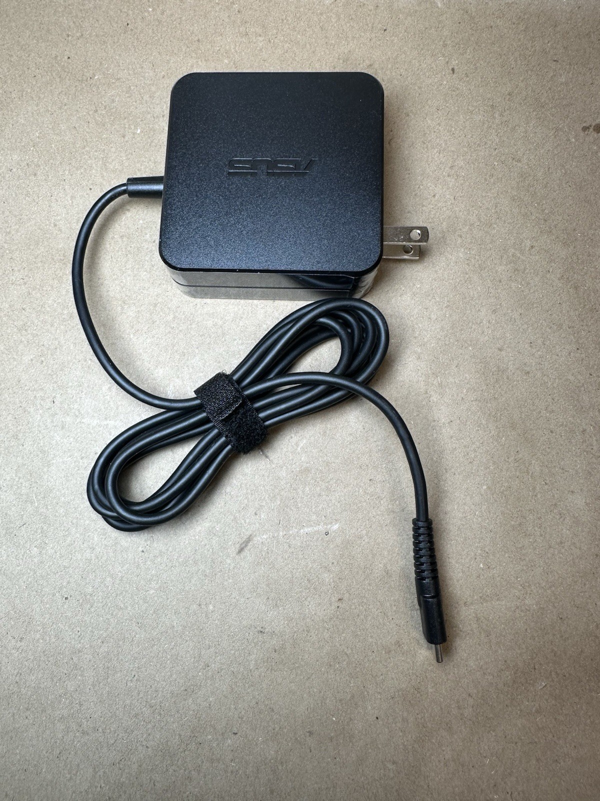 OEM ASUS Genuine ASUS Power Adapter ADP-65DW A Charger 19V 3.42A  ADP-65DWA 4mm