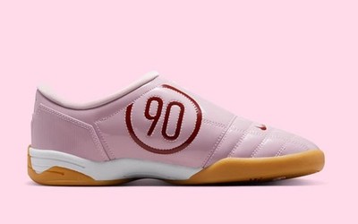 total sports ladies nike sneakers