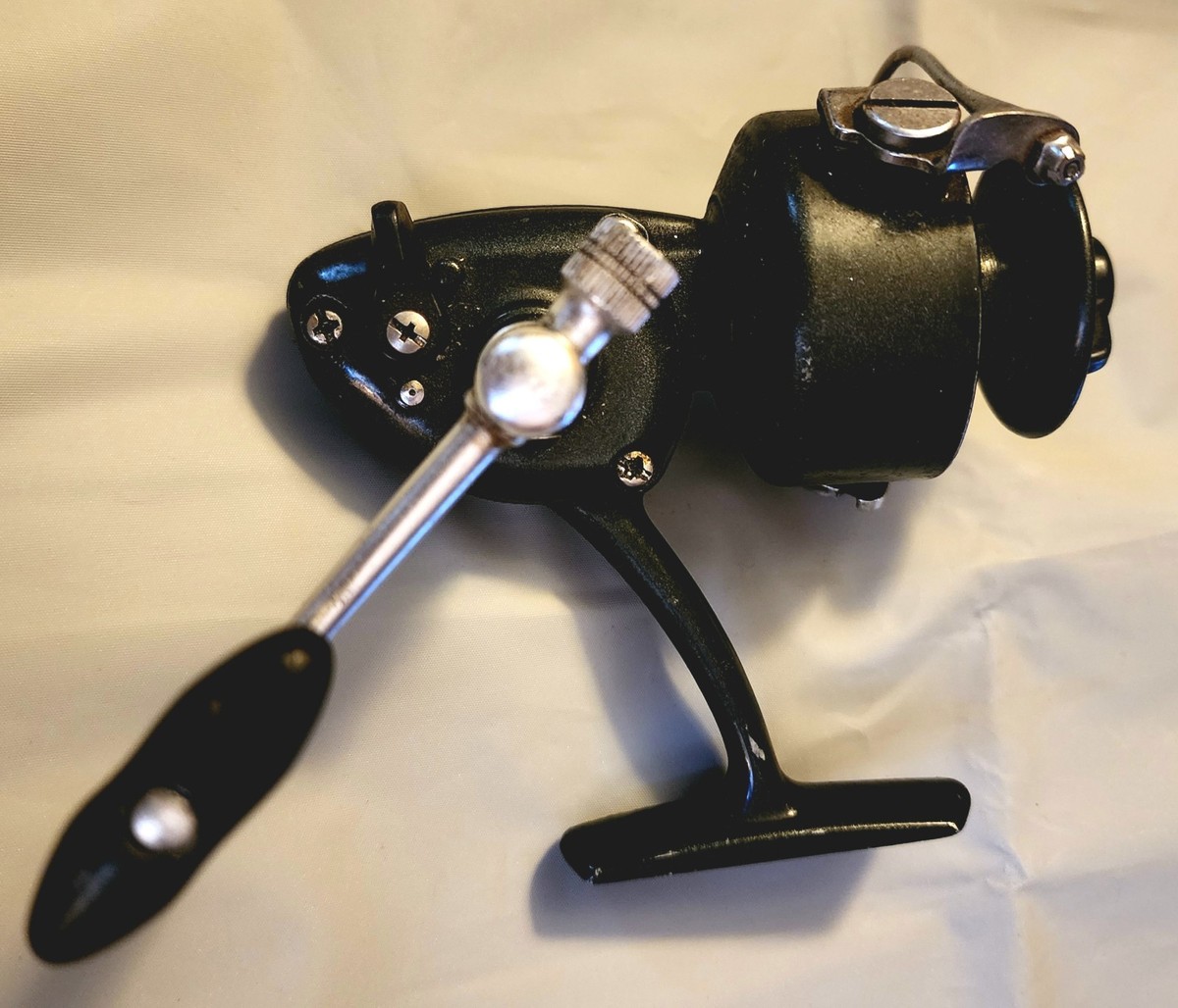 VINTAGE SHAKESPEARE 2200 BALL BEARING SPINNING FISHING REEL pre