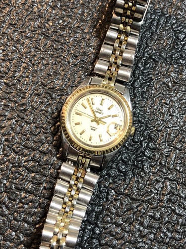 Vintage Timex Indiglo Women’s Silver/Gold Tone Watch For Battery,Repair Or Parts - Picture 12 of 13