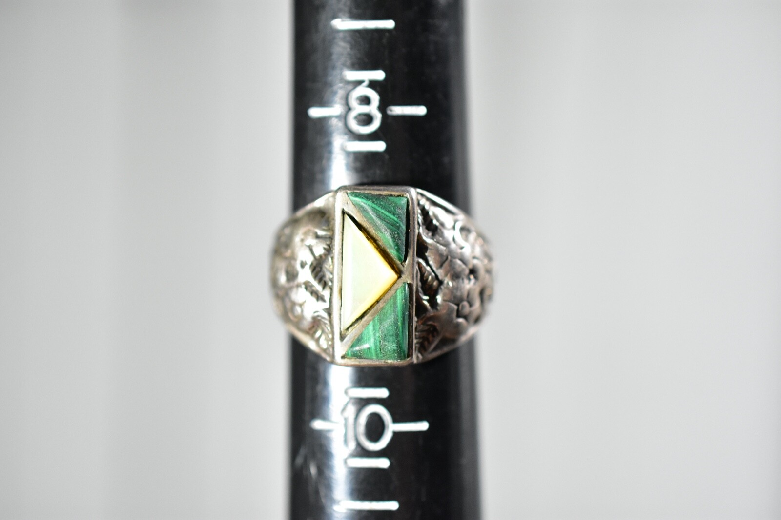 ESTATE FIND VINTAGE SAND CAST RING SQUARE TRIANGL… - image 5
