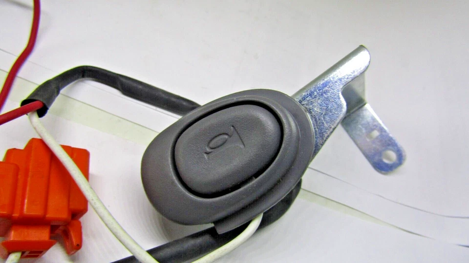 INTERRUPTOR BOCINA FORD ASPIRE 94-97 NUEVO ORIGINAL FORD Foto 4 de 4