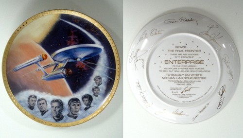 1x  RJP040: Star Trek: Plate Collection: U.S.S. Enterprise w Embossed Cast Autog