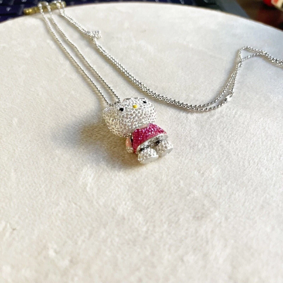 Colgante Hello Kitty de zafiro de corte redondo de 2 quilates con acabado en oro blanco de 14 quilates Foto 2 de 4