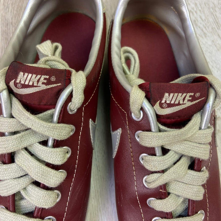 VINTAGE Nike Bowling Shoes Size 7.5 Maroon Silver Athletic
