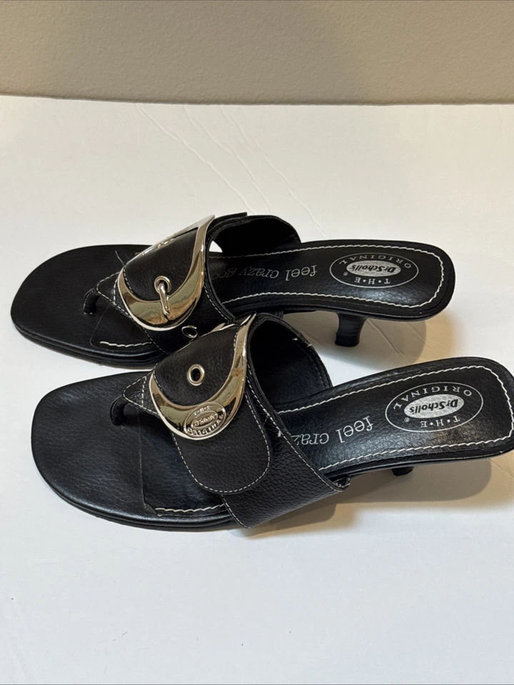 Sandalias Dr Scholls Talla 7M Zodiaco Cuero Negro Tanga Gatito Tacón Hebilla Plateada Foto 4 de 4
