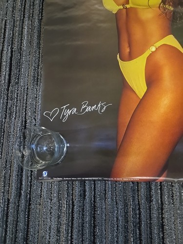 NEU Vintage seltener Tyra Banks 1996 Sunburst gelbes Poster Bikini 22x36 - Bild 5 von 9