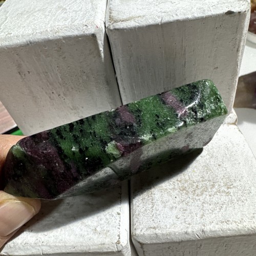 Raw Specimen Ruby in Zoisite Crystal UV Flashes 99gGeology strong flash 75mm - Picture 2 of 7