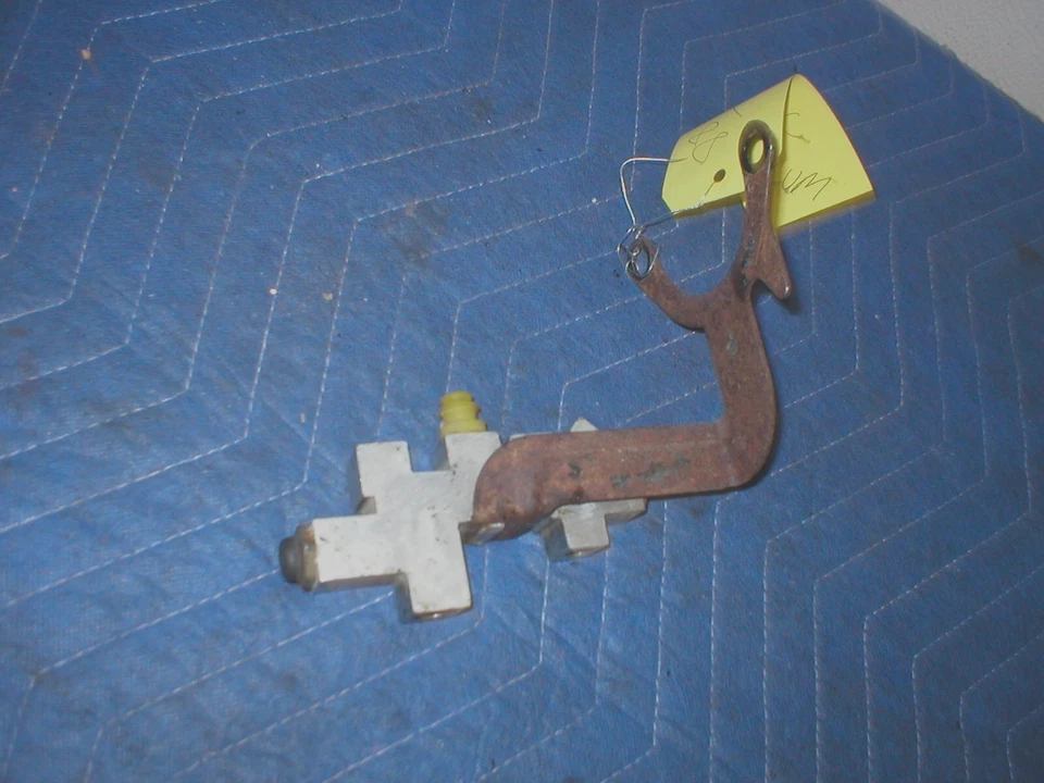 Válvula dosificadora de frenos Camaro Firebird 1986-1989 para disco delantero y tambor trasero Foto 2 de 2