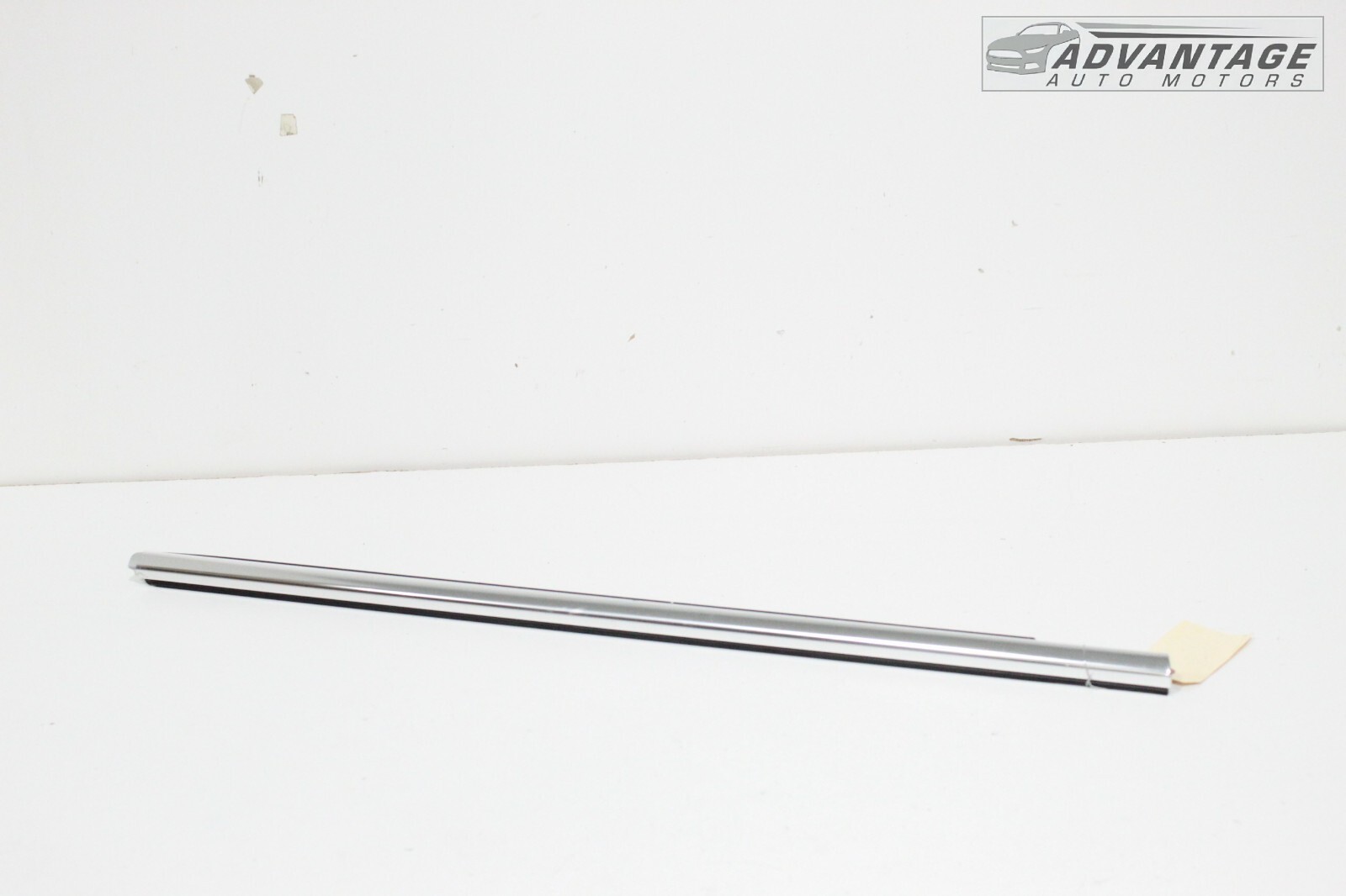 2014-2019 MASERATI GHIBLI M157 FRONT RIGHT DOOR WINDOW BELT MOLDING TRIM OEM