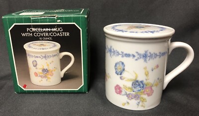 vintage*porcelain mug*with cover*Japan*￼White with floral design*new in box