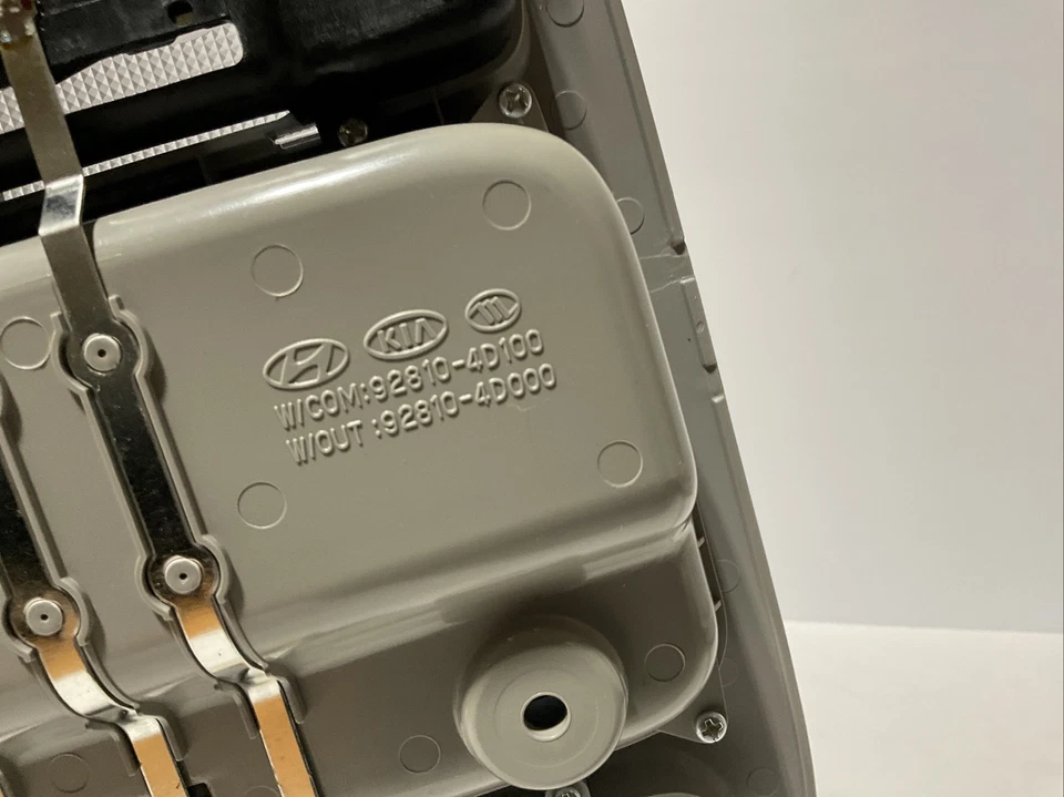 Genuíno 928104D000QW lâmpada de console superior cinza para HYUNDAI ENTOURAGE 2007-2010 - Imagem 4 de 4