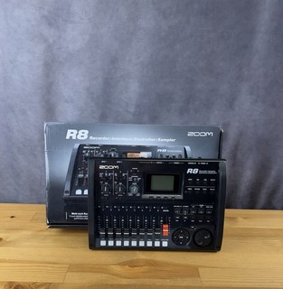 Zoom R8 Multitrack Recorder Interface Sampler w/Box And Manual