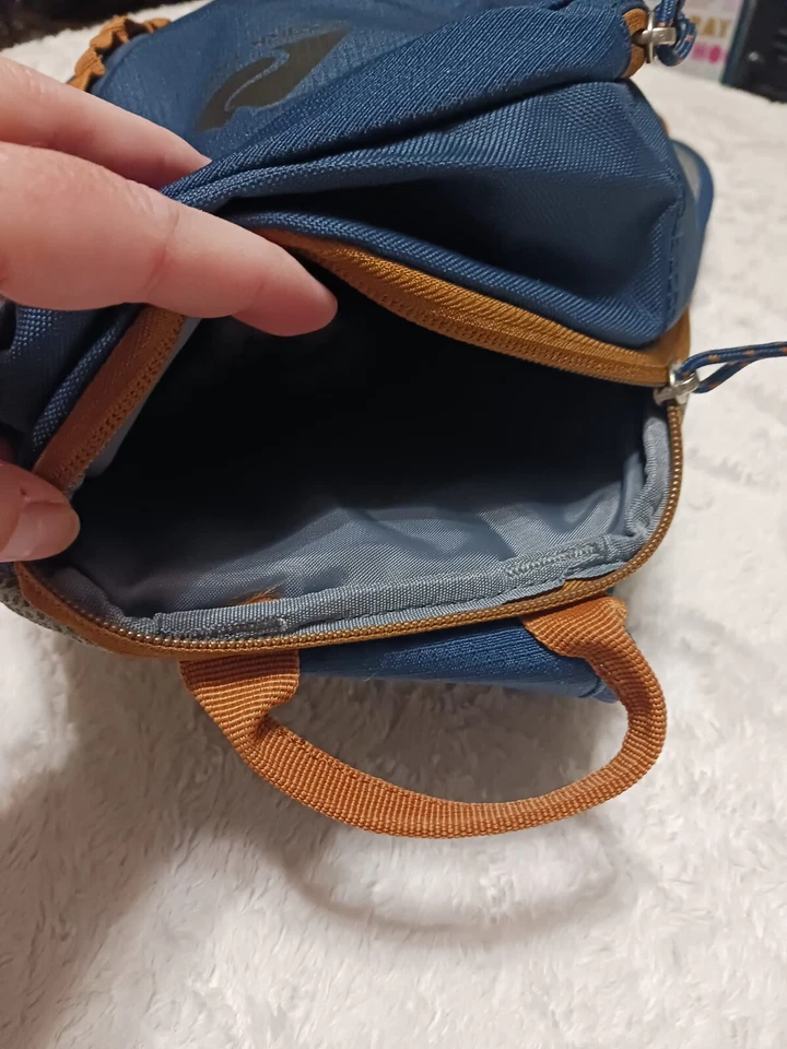 Ozark -Trail Deluxe Sling Cross Body Pack Senderismo Azul Marino/Bronceado Foto 4 de 4