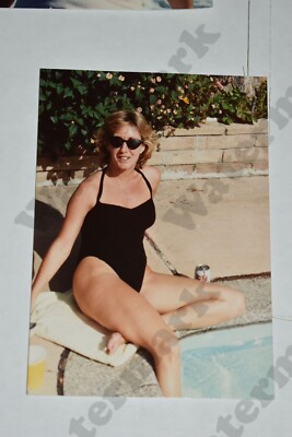 close up candid curvy blonde woman swimsuit thick thighs VINTAGE