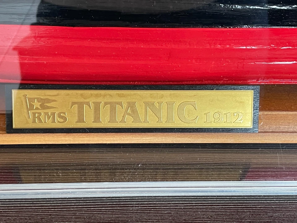 RMS Titanic Modell 110cm mit Holzsockel inkl. maßgefertigter Acrylvitrine - Bild 4 von 4