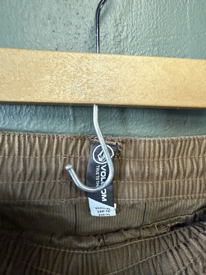 Volcom Mens Brown Chino Pullon Stretch Fit Chino Shorts Size XL w/ Drawstring - Image 3 of 3