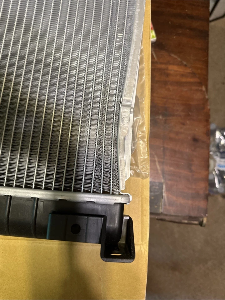 Radiador TYC 2458 02-08 Chevrolet Trailblazer, GMC Envoy, 04-07 Buick Rainier Foto 4 de 4