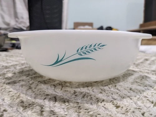 Vintage Promotional Pyrex Bowl White Blue Wheat #023 1.5 Qt. No lid