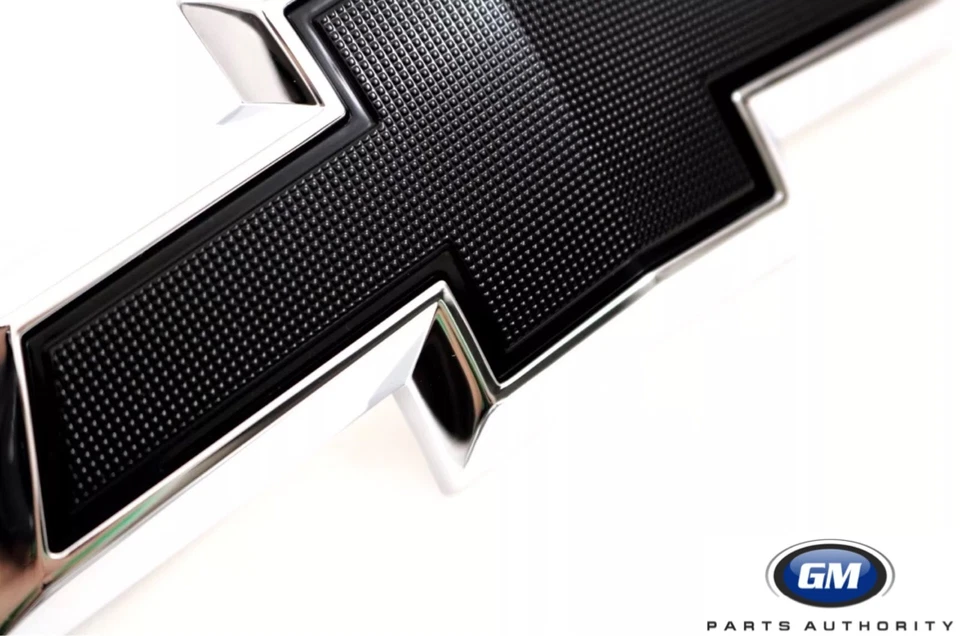 Chevrolet Malibu 2016-2025 paquete emblema pajarita negra delantera y trasera 42874582 OEM GM Foto 4 de 4