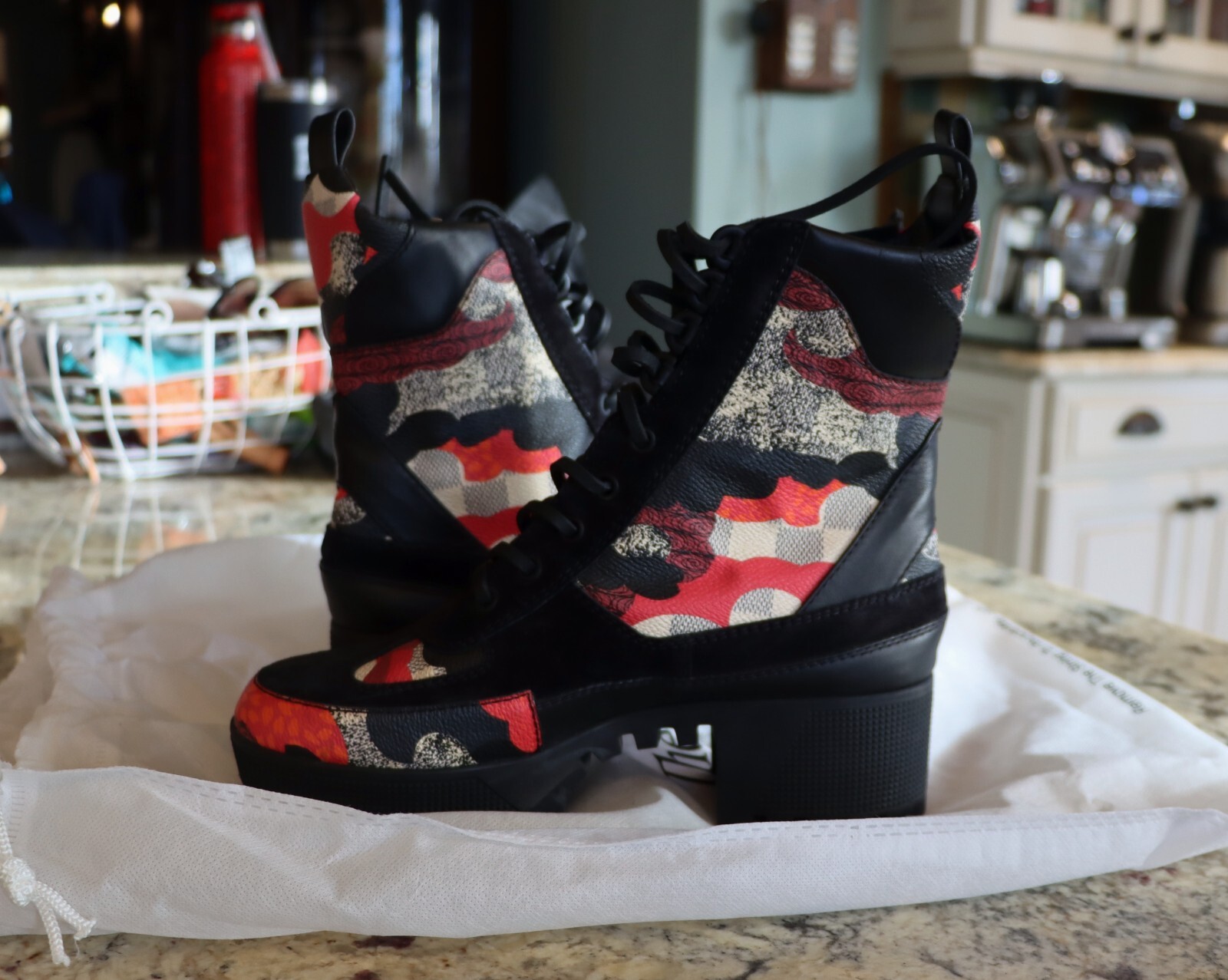 Authentic LOUIS VUITTON Overcloud Platform Desert… - image 1